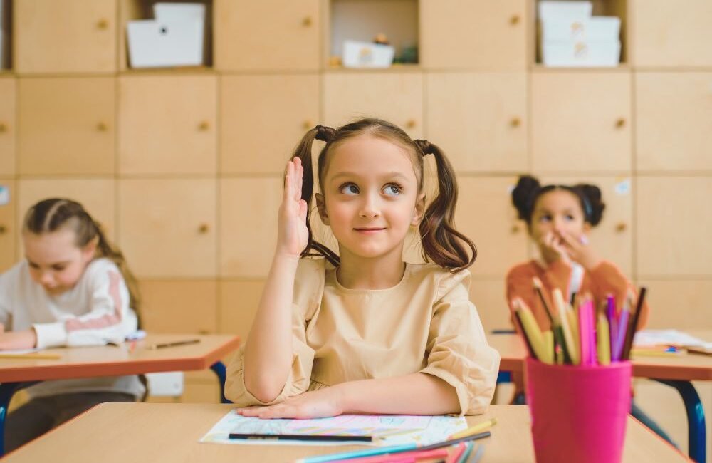 Criança em sala, TPAC, fonoaudiologia infantil