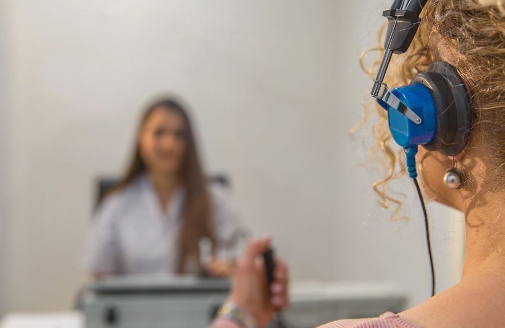 Exame PAC infantil em cabine acústica em São Paulo